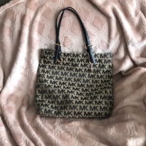 Over shoulder michael Kors Bag